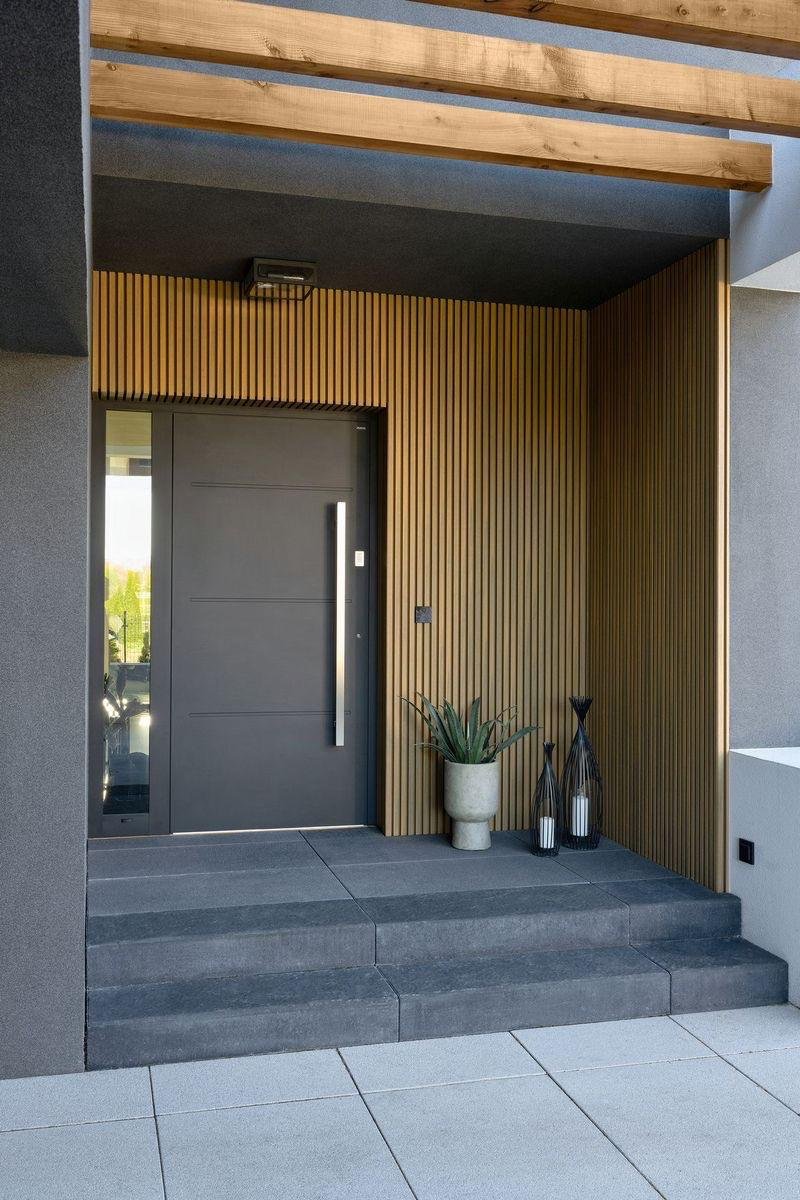 Custom interior and entrance door 20