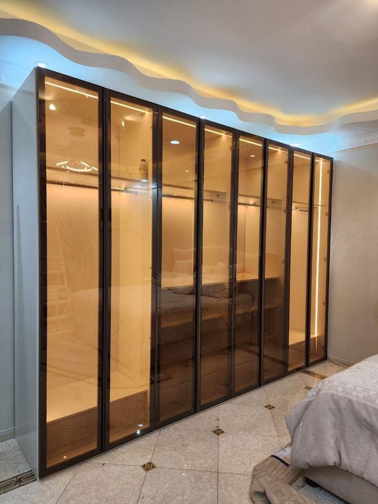 Custom wardrobe and walk-in closet 5