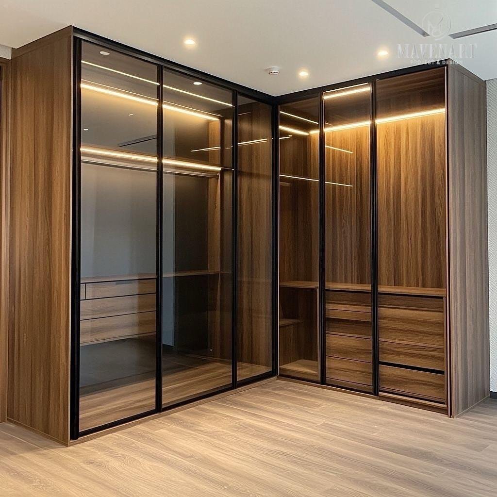 Custom wardrobe and walk-in closet 12