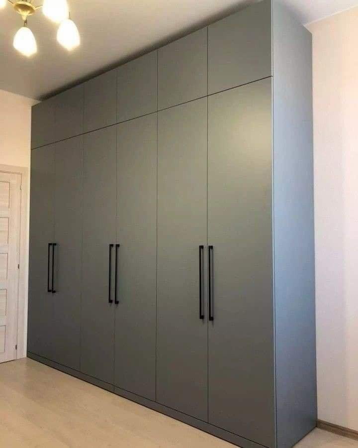 Custom wardrobe and walk-in closet 17